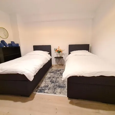 Theox No 6 Royal Blue Fuer 4 Personen Apartment Mannheim